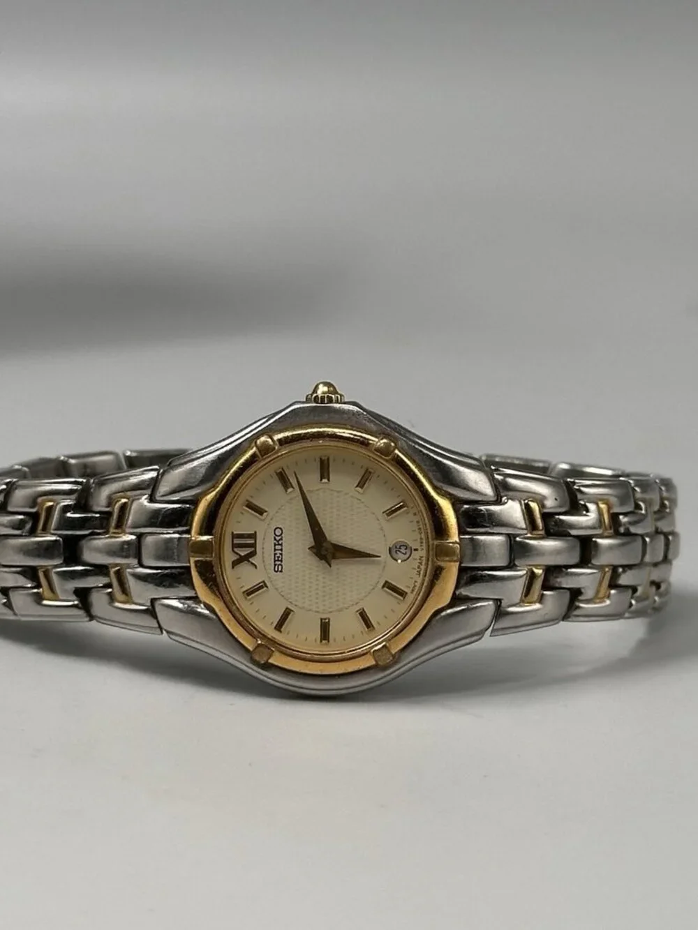 Seiko Watch Women Silver Gold Two Tone Beige Dial Date V789-0369 New Battery